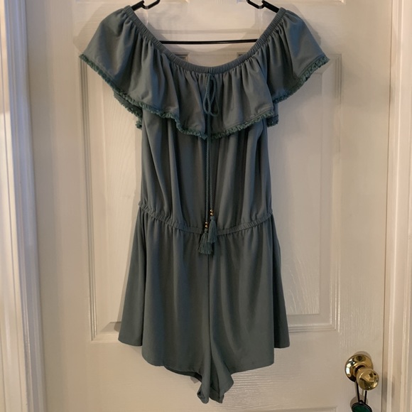 Beautiful DEREK HEART Romper - Picture 2 of 15